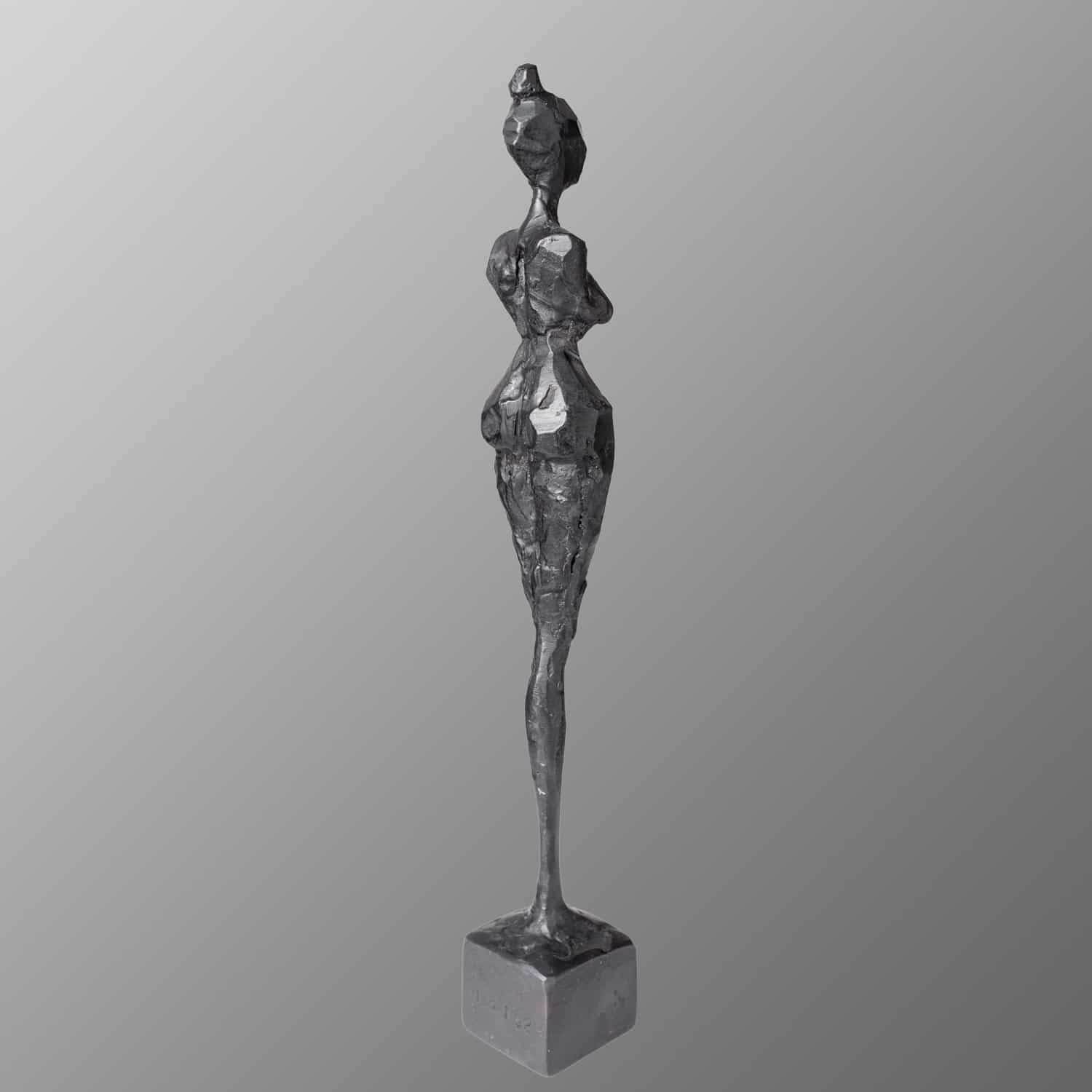 Skulpturen-Sculptures-Schweiz-Suisse-Switzerland-David-Werthmueller/ Mya Eisenplastik / weibliche Figur